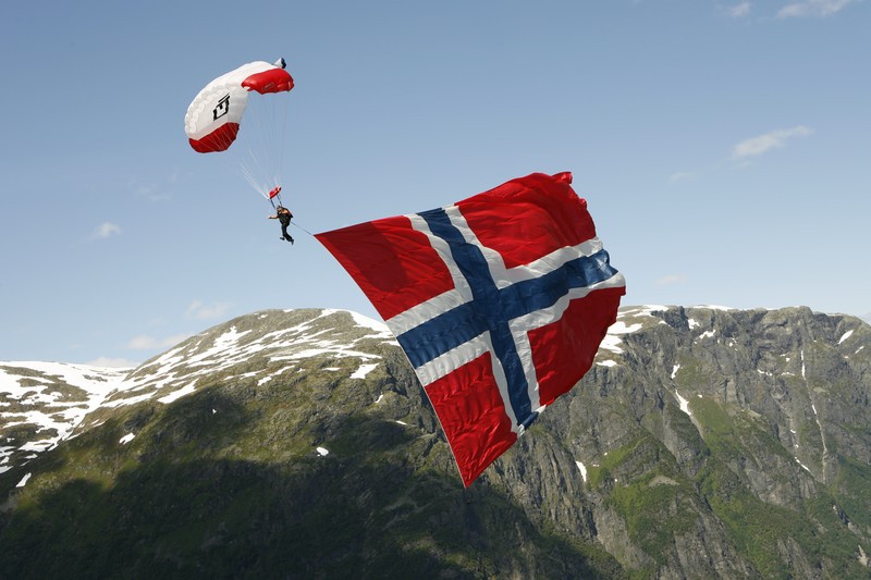 Afbeelding van Paragliden Noorwegen Nils Erik Bjorholt D9S0606 91922 800