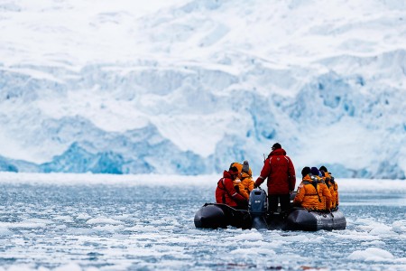 IJsberen Fotograferen Op Spitsbergen Quark Expeditions Spitsbergen Explorer NICKYSOUNESS  Arctic%3B Ocean Atlantic%3B Svalbald%3B Fuglefjord%3B Zodiac 7728