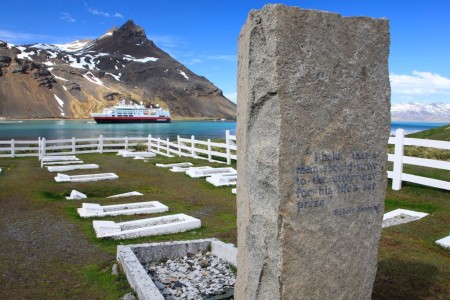 Shackletons Grave Grytviken Hurtigruten Tim Hart